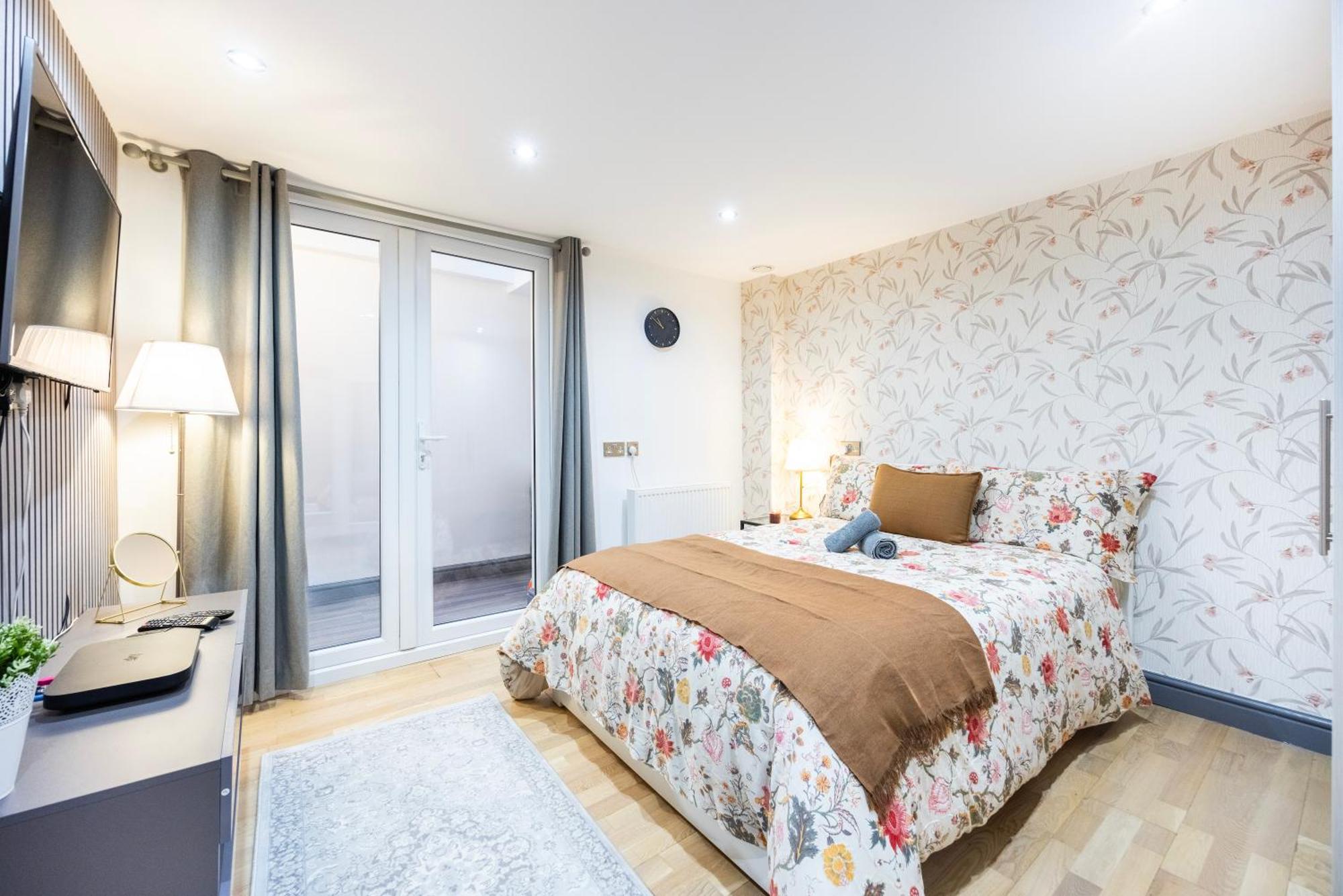 3 Bedroom By River Thames