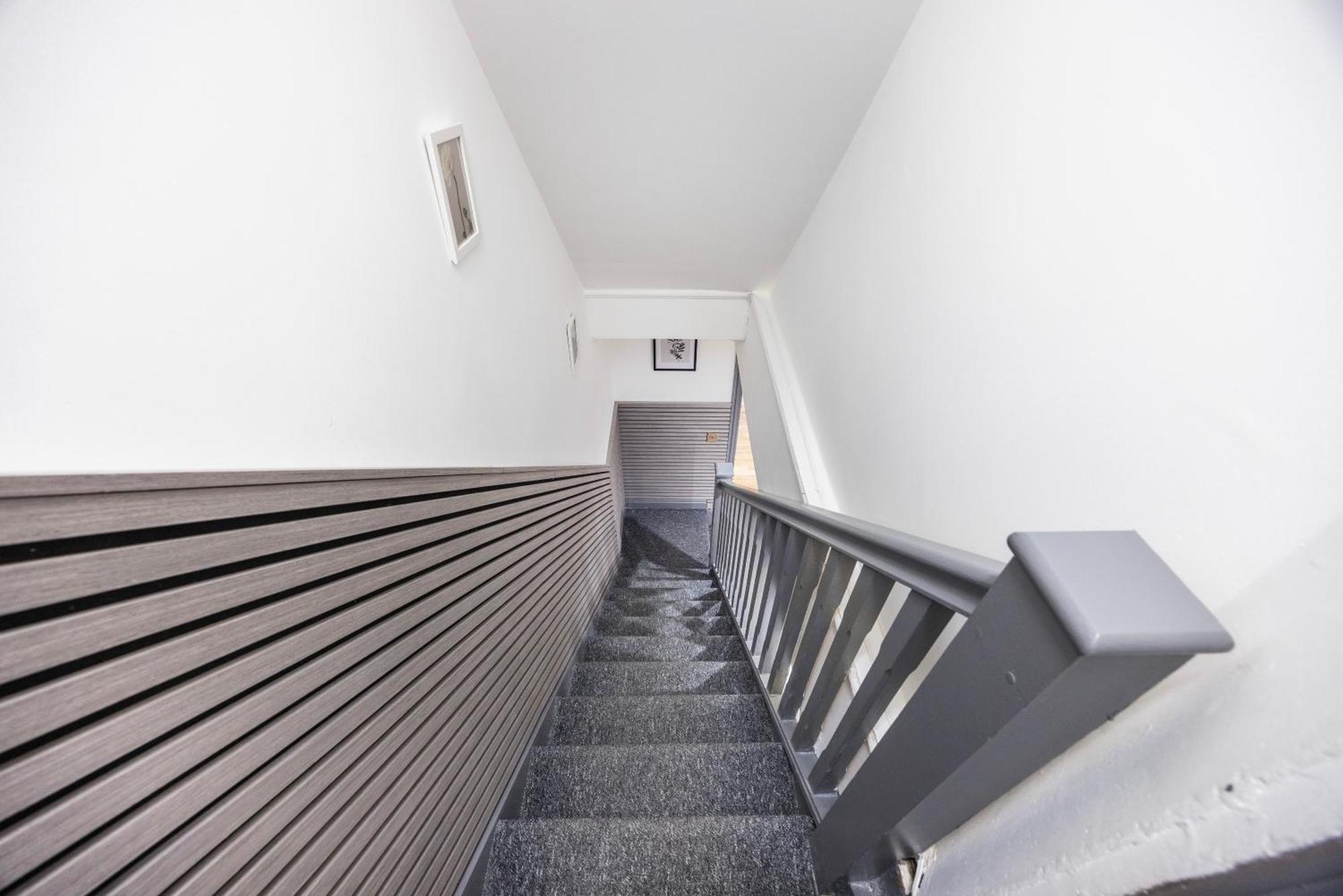 Apartment 3 Bedroom By River Thames